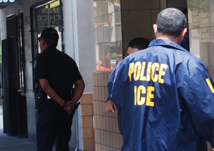 Un hondureño se convierte en el migrante diecisiete que muere bajo custodia del ICE en un año