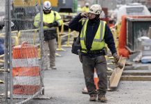 El desempleo sube en febrero en EE.UU. al 4,4 % con una disminución de 92.000 empleos