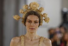 Ynés Suelves da rienda suelta a su espiritualidad, inspirada en la Virgen de Guadalupe