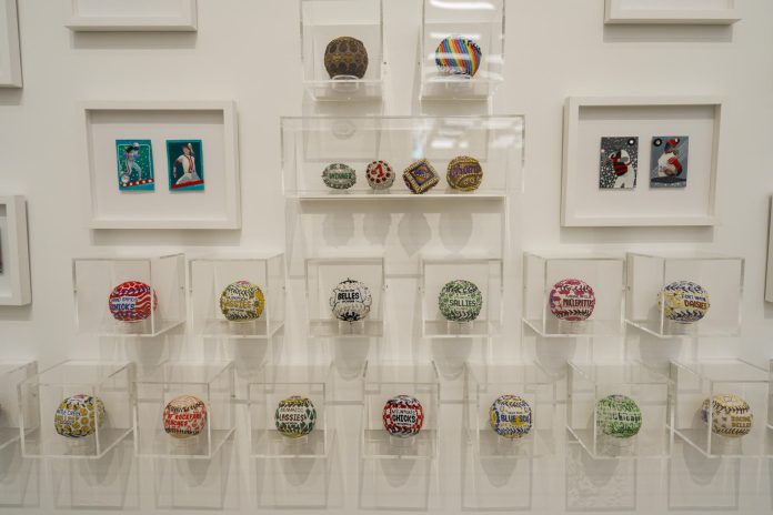 Una exhibición en Miami fusiona el arte y el deporte como antesala al Mundial