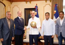 Abinader recibe en el Palacio Nacional a altos ejecutivos de la FIBA y del Comité Organizador de Santo Domingo 2026